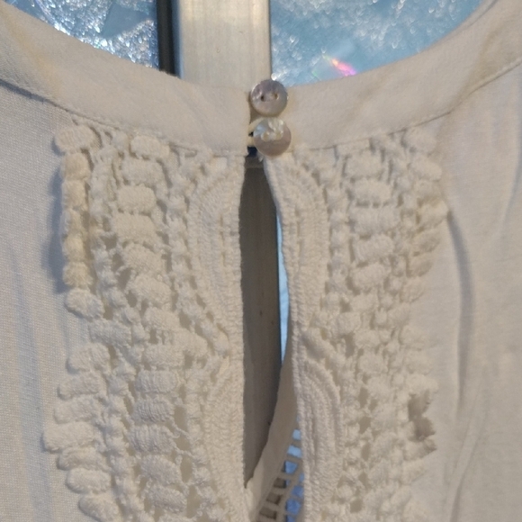 Chic White Lace Detail Blouse - Picture 4 of 14